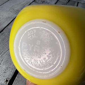 Vintage Pyrex #407 Small Yellow Bowl - 7 Oz. - Etsy