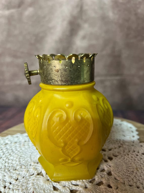 Vintage 1970s Avon Bird of Paradise Perfumed Talc Lantern Bottle - FULL View 2
