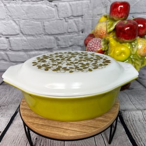 Vintage 1960s Pyrex “Verde” 1.5 quart Baking Dish with Lid