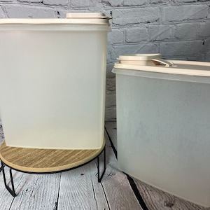 Vintage Set of 2 Tupperware Keeper Containers #1588