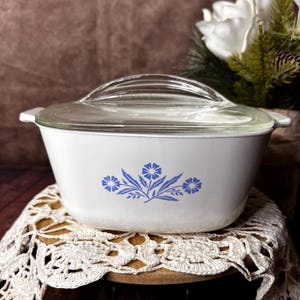 Vintage 1958 Corningware “Blue Cornflower” First Generation 1.5 qt C-17 Covered Casserole Dish