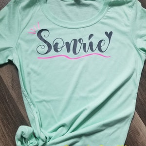 Spanish teacher t-shirt, sonrie tshirt, spanish shirt, spanish teacher gift, Camiseta en español, smile t-shirt, mint color, inspirational