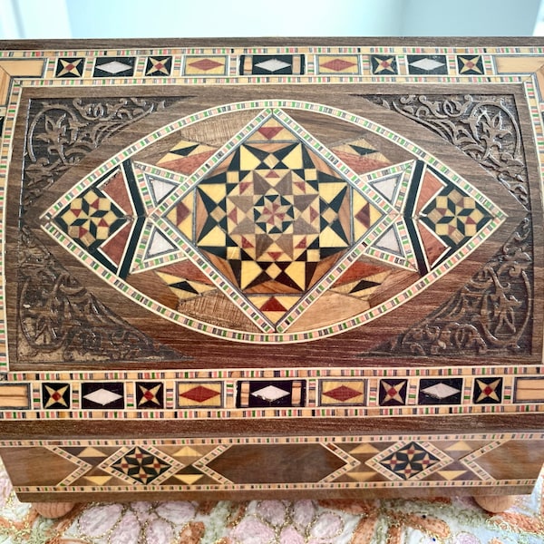 Joyero vintage de mosaico: incrustaciones de nogal frutal hechas a mano