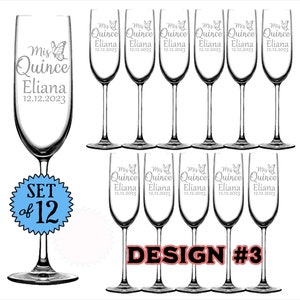 Puede incluir: Juego de 12 copas de champán con un diseño plateado que dice "Mis Quince Eliana 12.12.2023" y una mariposa. Las copas son de vidrio transparente y tienen un tallo largo.