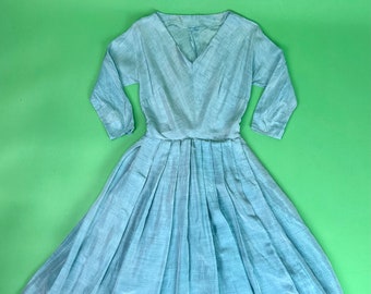 Vintage 50er/60er Jahre Fit and Flare Party Kleid in Pastell Blau - Größe XS | Vintage 50er Jahre Tee Kleid | Blau Seidiges Taft Urlaub Kleid Ice Queen