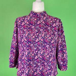 Vintage 60s Mod Purple and Red Flower Power Mockneck Top - Size Large | Vintage 60s Textured Floral Top | 60s Sculpted Floral Shirt