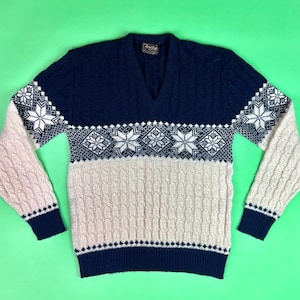 Men's Vintage 70s Navy Blue and Ivory Fair Isle Snowflake Sweater - Sz Medium | Retro Ski Sweater | Vintage Winter Snowflake Sweater