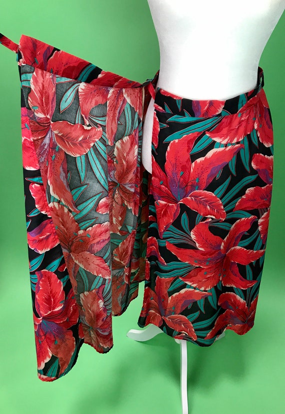 Vintage Red and Black Hawaiian Floral Wrap Skirt … - image 7