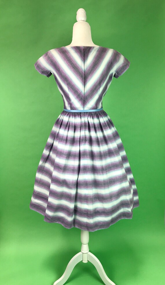 Vintage 1950s Purple Blue Grey White Striped Fit … - image 5