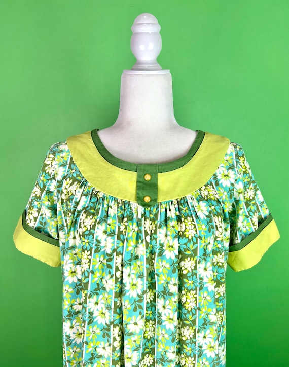 Vintage 50s Avocado Green and Turquoise Daisy Floral Hawaiian