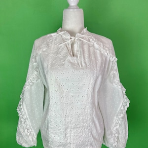 Vintage White Ruffled Broderie Anglaise Blouse - Size Medium | Frilly Lacy Feminine Eyelet Blouse Cottagecore Prairiecore Country Aesthetic