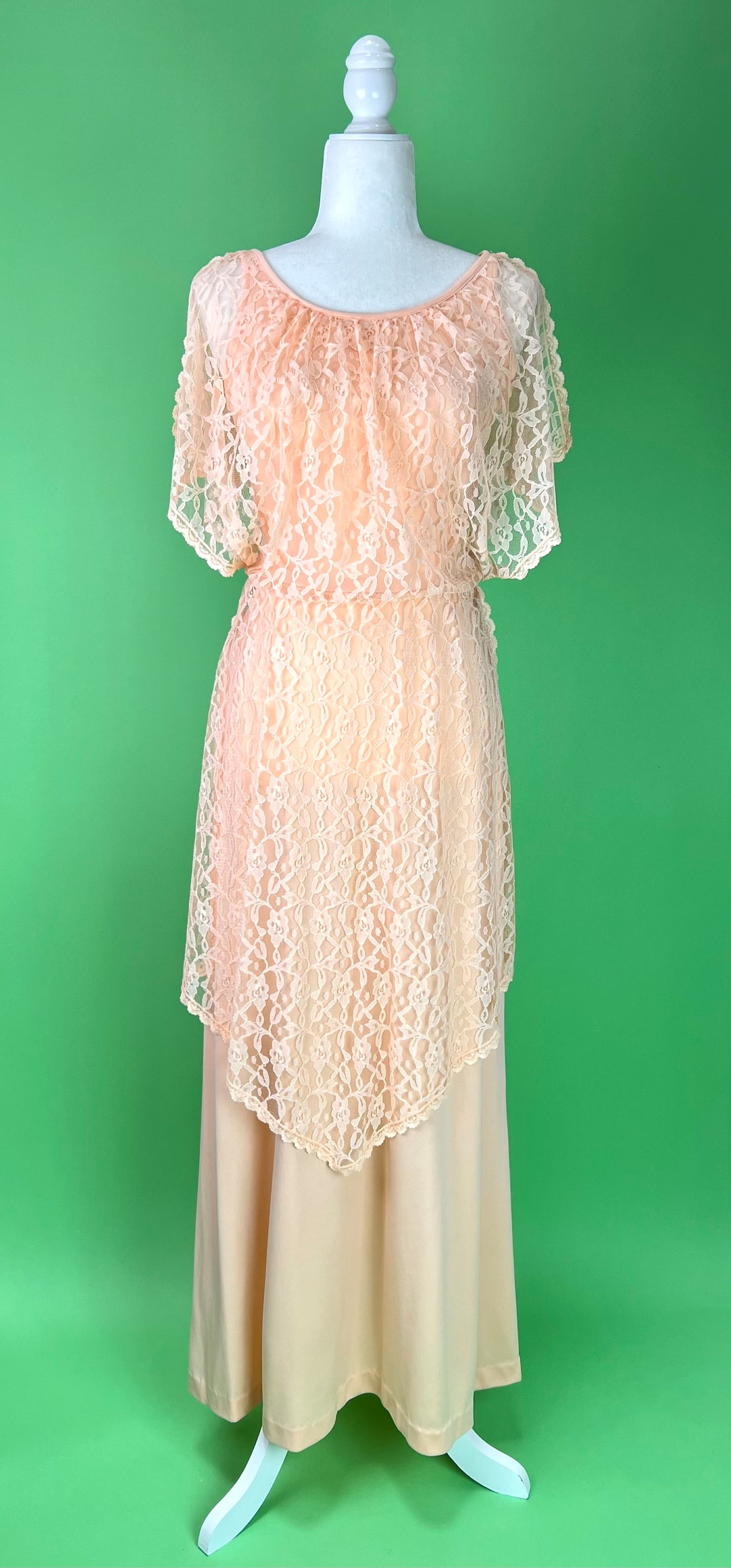 cocktail dress with sleeve Off Shoulder Three Quarter Rosette In Emerald, Emerald / Regular / 20 length wedding dress is cat:dresses How many Rompers?:3 Rompers Hot pink shoes complement