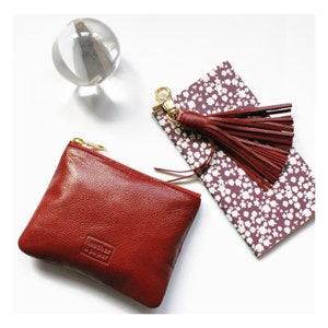 Monedero de monedas de cuero rojo oscuro. Bolsa de cuero para monedas. Bolsa de cuero. Bolsa de monedas. Bolsa de monedas. Monedero de monedas. Bolsa para auriculares. Funda para auriculares
