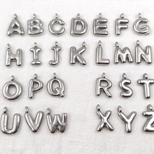 1 pieza de dijes de globo de acero inoxidable con letras de burbujas, dijes de letras personalizadas, fabricación de joyas con letras, YB1016