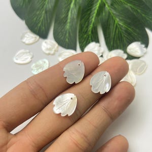 13×14 mm White Mother Of Pearl Flower Petals Beads , White Shell Petals Beads , White MOP Carved Sakura Petals Beads , 5 pcs or more, YB1094