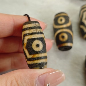Perles dzi 3 yeux, grosses perles tonneau en agate tibétaine DZI DZI, 14 × 30 mm, agate amulette tibétaine mate, agate vieil oeil, 2 pièces ou plus, YB476