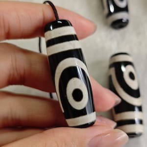 2 Eyes Dzi Beads , Large Tibetan DZI Agate Oval Beads, 14 × 40 mm , Tibetan Buddhist Amulet , Black and Beige Eye Agate , 2 or 6 pcs , YB405