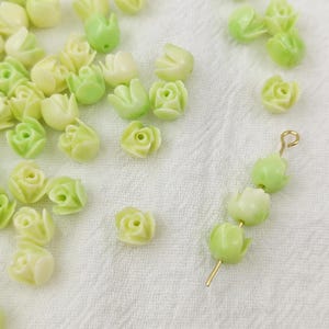 7×7 mm Variegated Apple Green Pakalana Beads, Coral Resin Green Pakalana Flower Beads , Pakalana  Resin Tulips Buds, 30 pcs or more , YB1178