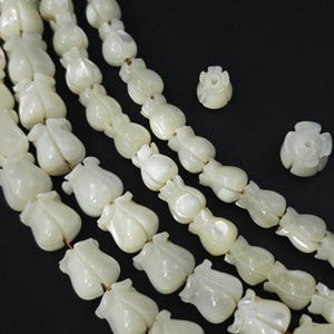 Mother of Pearl Crown Flower Beads ,Natural White MOP Lily Flower , MOP Hawaiian Crown Flower , Shell  Lily Flower Buds, 5 pcs or more, YB40