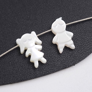 Dijes de niño y niña de nácar blanco de 13 × 8 mm, dijes de nácar para niños, colgantes de nácar para niños, joyas familiares, dijes para madres, 2 piezas o más, YB701