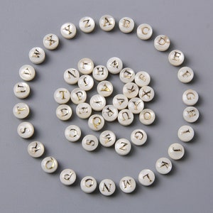 8MM Freshwater Shell Beads 26 Letter A~Z Charms Pendant Round With Golden Letter For DIY Earring Bracelet Necklace Jewelry Beads Wholesale