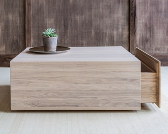 Couchtisch aus Holz mit Lagerung, ästhetischer Couchtisch