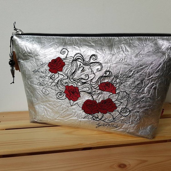 Kulturtasche, Kulturbeutel, Kosmetiktasche, Beautycase, silber, metallic, Lederimitat