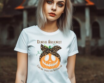 Tandhygienist som snider leenden för Halloween, Bella+Canvas unisex kortärmad T-shirt, tandvård Halloween, tandsköterska, tandvårdspersonal
