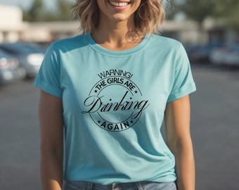 Camiseta avisando que as meninas estão bebendo de novo, camisa para meninas bebendo, camisa para festa de despedida de solteira, viagem para meninas, camisa engraçada para beber