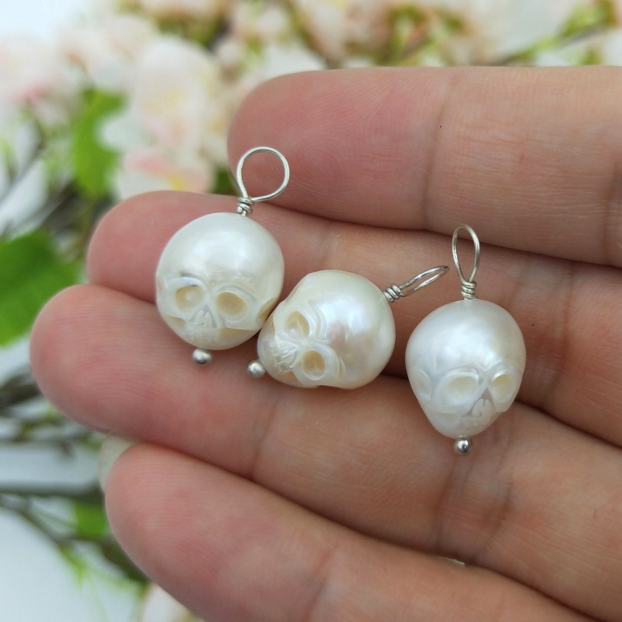 Pearl shop skull necklace