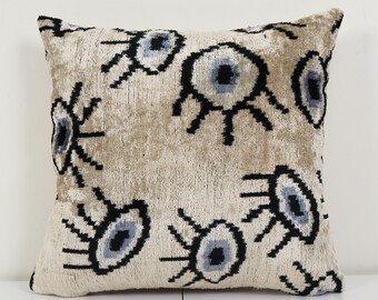 Funda de almohada lumbar Ikat Eye de 16" x 16" - Funda de almohada de terciopelo Ikat de seda - Cojín de color natural uzbeko