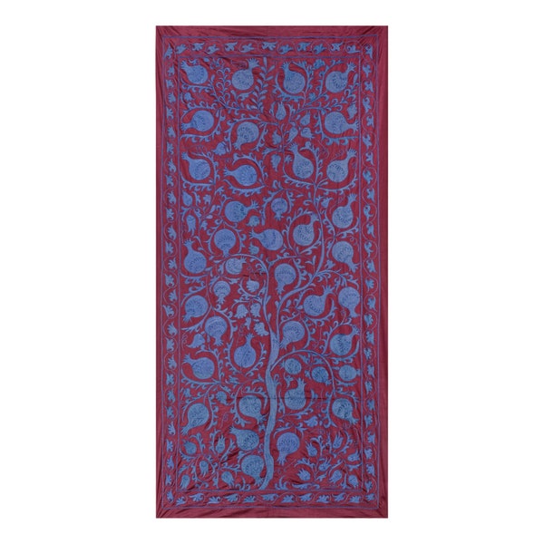 Seiden-Suzani-Wurf mit Granatapfel-Design, Baum des Lebens Himbeerrot und Blau Suzani Wanddekor 3'1 '' x 6'3 ''