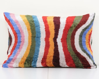 14 "x 24" Colorido Ikat Velvet Pillow - Cubierta de cojín de seda lumbar - Funda de almohada turca simple y simple