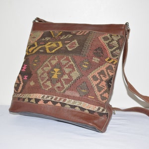 Türkische Tasche, Vintage marokkanischen Kelim Tasche, Vintage Killim Duffle, echte Ledertasche, handgemachte Ledertasche, authentische Wolle Schultertasche