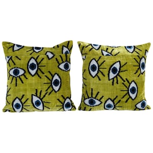 Juego de dos fundas de almohada de terciopelo de seda Ikat Eye - Par de fundas de almohada de terciopelo verde chartreuse y amarillo hechas a mano - Funda de cojín uzbeka de 20&#39;&#39; x 20&#39;&#39;