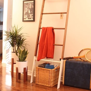 Échelle de couverture en bois de chêne : décoration d&#39;intérieur minimaliste moderne