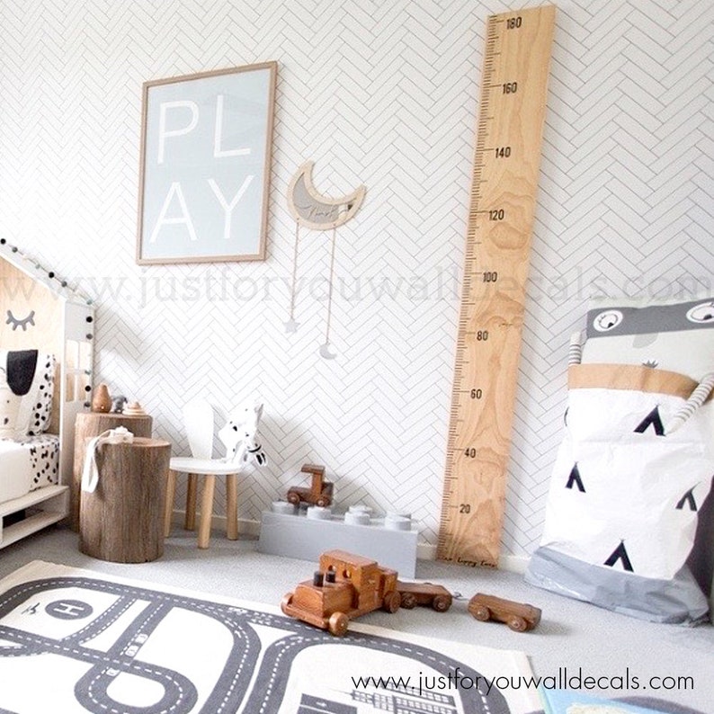 Minimalist herringbone line pattern wallpaper in white and gray