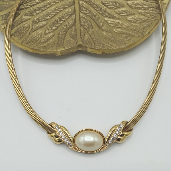Un collar Monet vintage, cristales Swarovski chapados en oro triple y perlas de Mallorca. Nunca usado, una pieza impresionante, regalo perfecto para ella