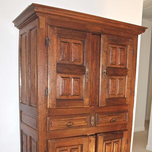 Flämischer Eichenschrank aus dem 17.
