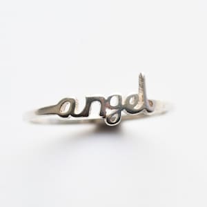 Anello con nome in argento sterling 925 personalizzato con piccola lettera minuscola Qualsiasi nome - Compleanno, damigelle d'onore, regalo di San Valentino