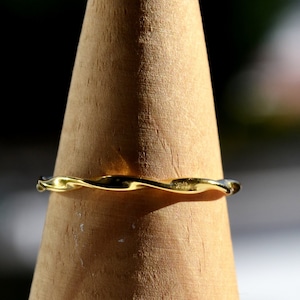 Sterling Silver 925 Yellow Gold Plated Twist Mobius Design Open Ring Size N Adjustable