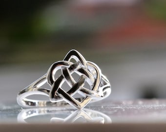 Sterling Silver 925 Celtic Knot Infinity Trinity Flower Closed Ring, Engraving Inside 'Love Life Faith', Size L, N and O, P Not Adjustable