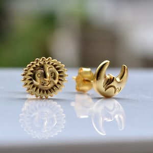 Boucles d'oreilles drôles en argent sterling 925 avec lune et soleil plaqués or jaune