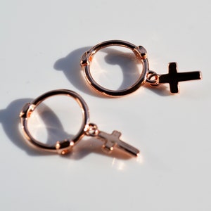 Orecchini minimalisti Huggies in argento sterling 925 Mini placcati in oro rosa con goccia a croce Mini Cerchio, Piccoli cerchi, Cerchi sottili