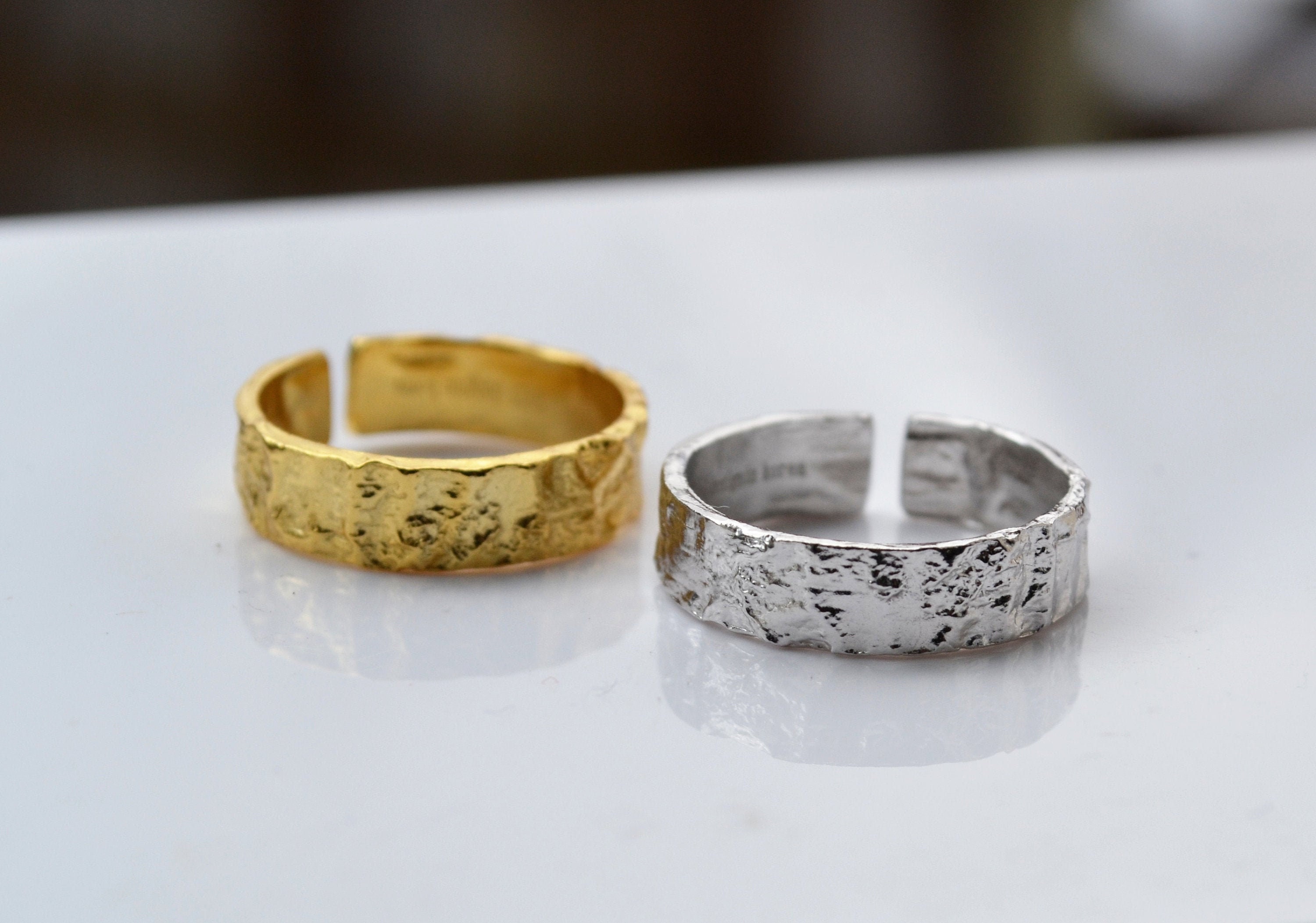 Adjustable wedding shop band