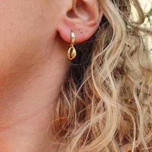 Gold Mini Hoop Earrings, Gold Huggie Earrings, Cowrie Gold Hoop Earrings, COWRIE Gold Mini Charm, Everyday Hoop Earrings, Women Gold Earring