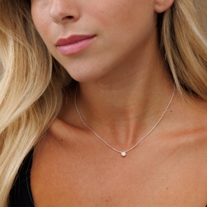 Sierlijke diamanten halsketting, drijvende Diamond Solitaire ketting, minimalistische sieraden, bruidsmeisje ketting, eenvoudige gouden choker, cadeau voor haar afbeelding 10