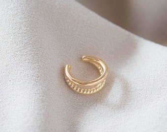 Gold Ear Cuff, Huggie Ear Cuff, Minimal Ear Cuff, Dainty Ear Cuff, Delicate Ear Cuff, Gold No Pierce Earring, Ear Wrap, Cartilage Earring