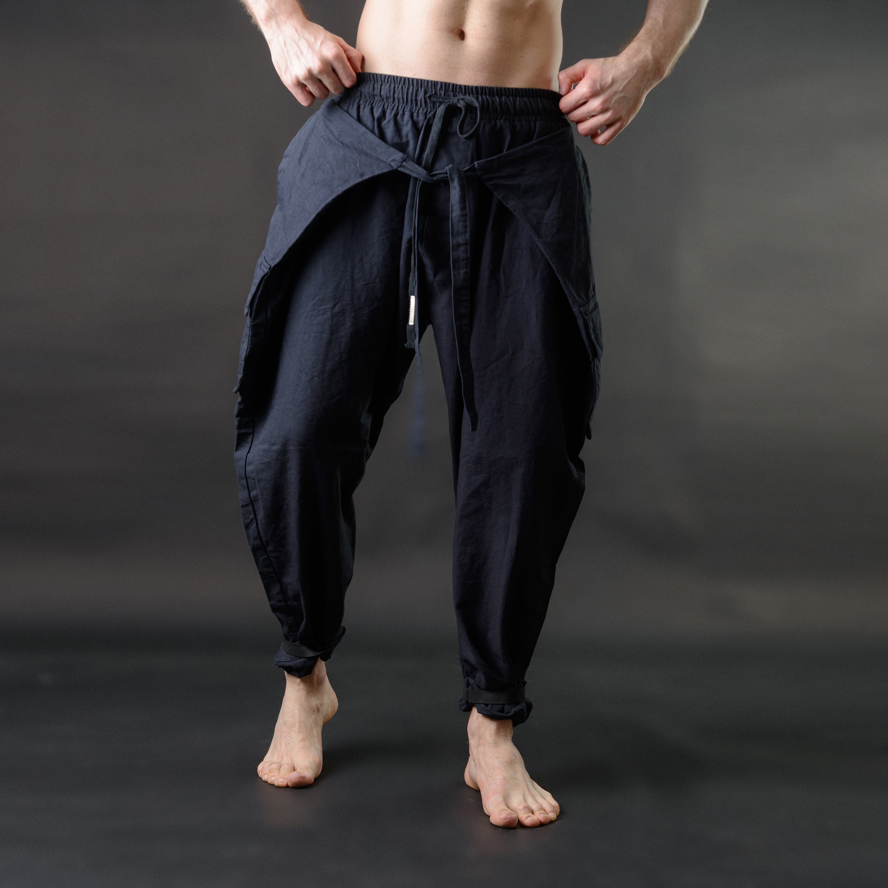 未使用　JAPAN PRACTICE PANTS / BLACK Size:L HIGH TWISTED GABARDINE LOW-RISE BELTED PANTS – THE SHOP