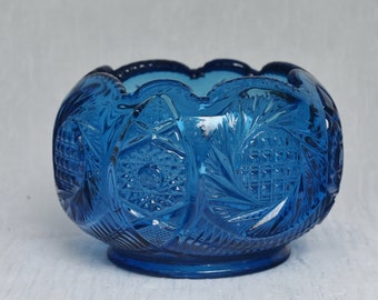 eb4534 Rose Bowl Imperial Glass Blue Whirling Star 3-1/2" Tall 16.75" Circumference 3-1/2" Diameter Opening